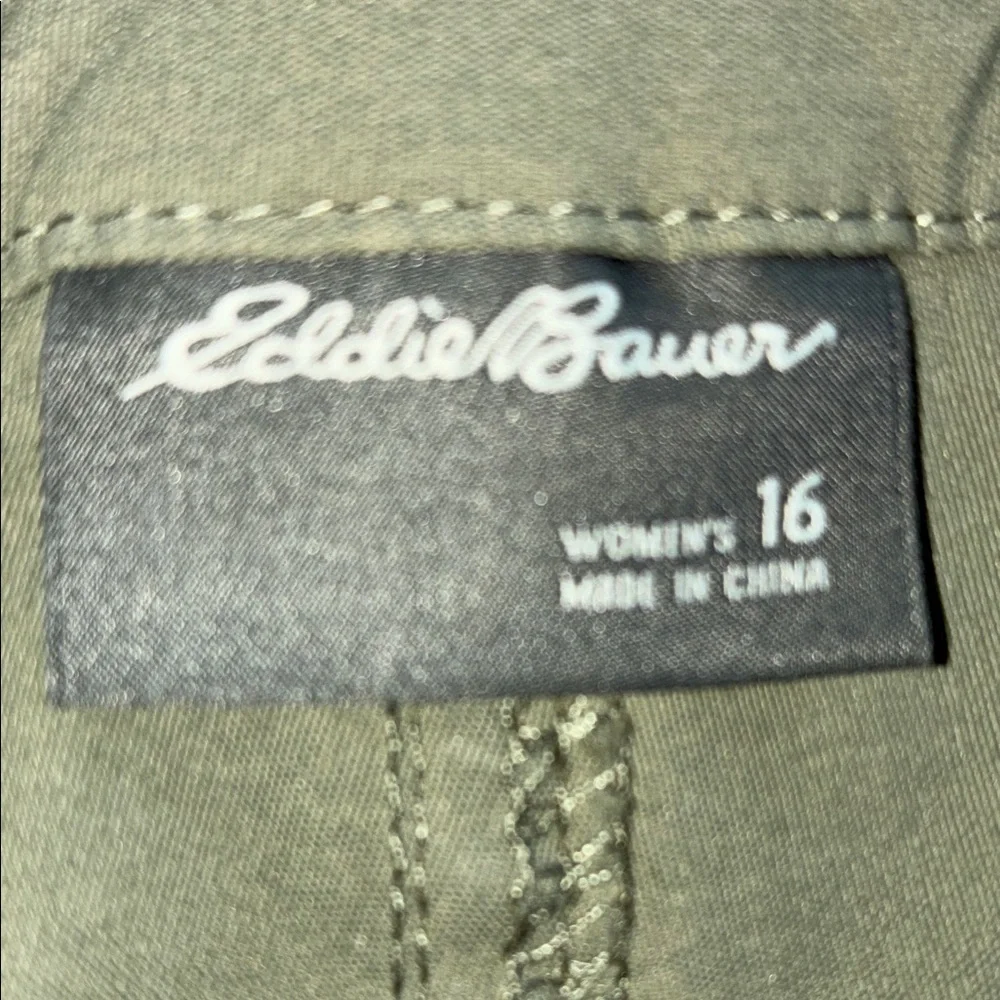 Not For Sale. EDDIE BAUER Olive Green Casual Cropped Pants. 16